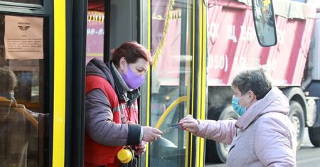 Kijów zaostrza restrykcje. Transport publiczny tylko z przepustkami