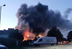 Wrocław. Pożar hali magazynowej przy ul. Swojczyckiej. Zawalił się dach