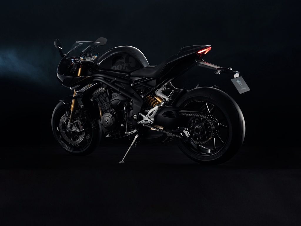 Triumph Speed Triple 1200 RR Bond Edition
