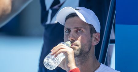 Djokovic nieugięty. Gotów poświęcić miliony, bo nie chce się szczepić