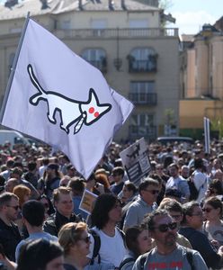 Tysiące na ulicach Budapesztu. Ironiczny bunt przeciw nowemu prawu