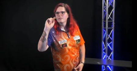 Trans-płciowa zawodniczka wygrała turniej darta. W finale pokonała polskiego zawodnika