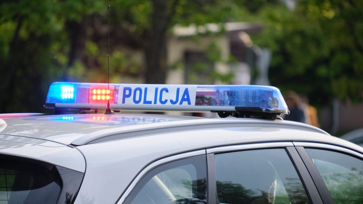 Radiowóz policji na sygnałach