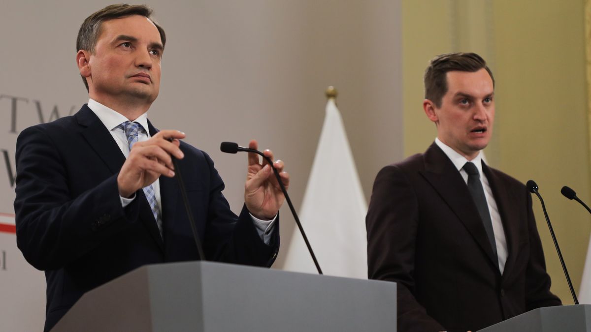 Minister sprawiedliwości Zbigniew Ziobro i jego zastępca  Sebastian Kaleta

