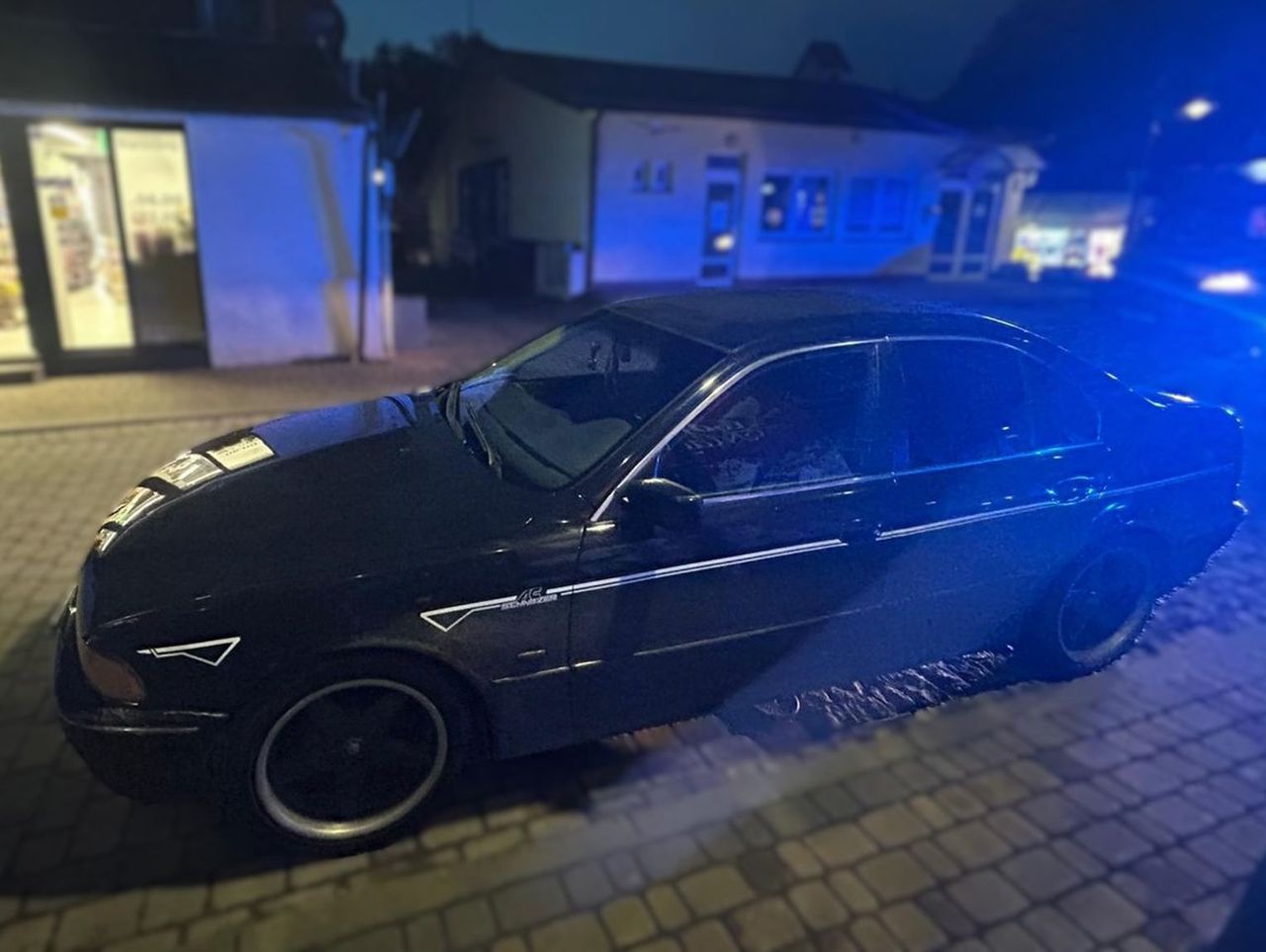 19-latek gwałtownie przyśpieszał i hamował. Ludzie zabrali mu kluczyki i wezwali policję