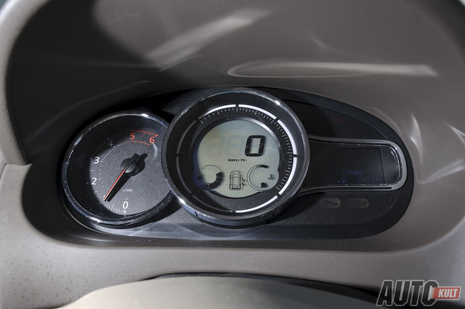 Opel Astra Sedan vs. Renault Fluence vs. Škoda Octavia vs. Toyota Corolla - galeria testowa 27