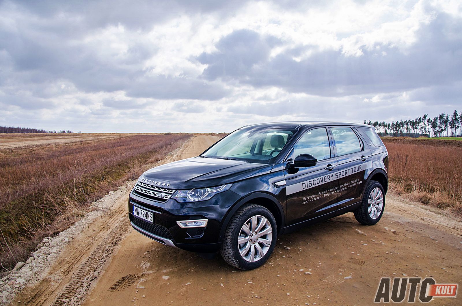 Trochę Evoque'a, trochę Discovery, trochę Freelandera - tak mniej więcej wygląda Discovery Sport