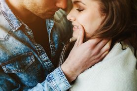 Rzeżączka może przenosić się przez pocałunek. Wzrost zachorowań