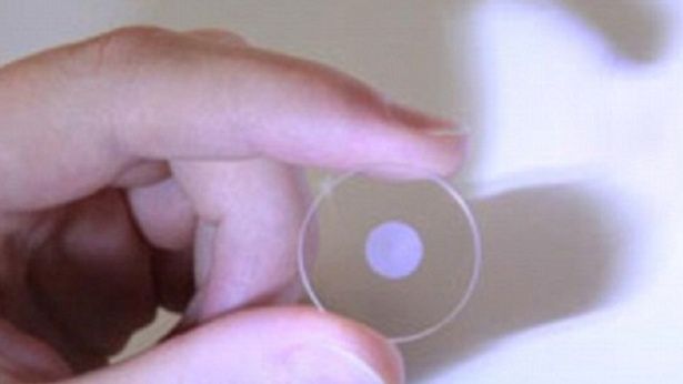 Dane z Blu-Raya zmieszczone na milimetrowym kawałku szkła 1