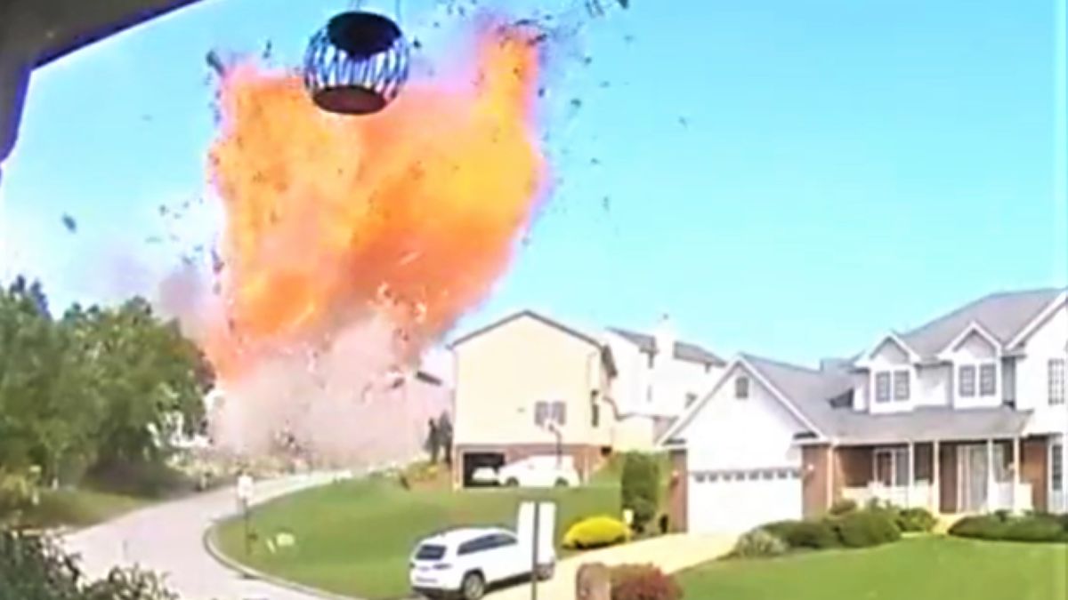 Dom nagle eksplodował 