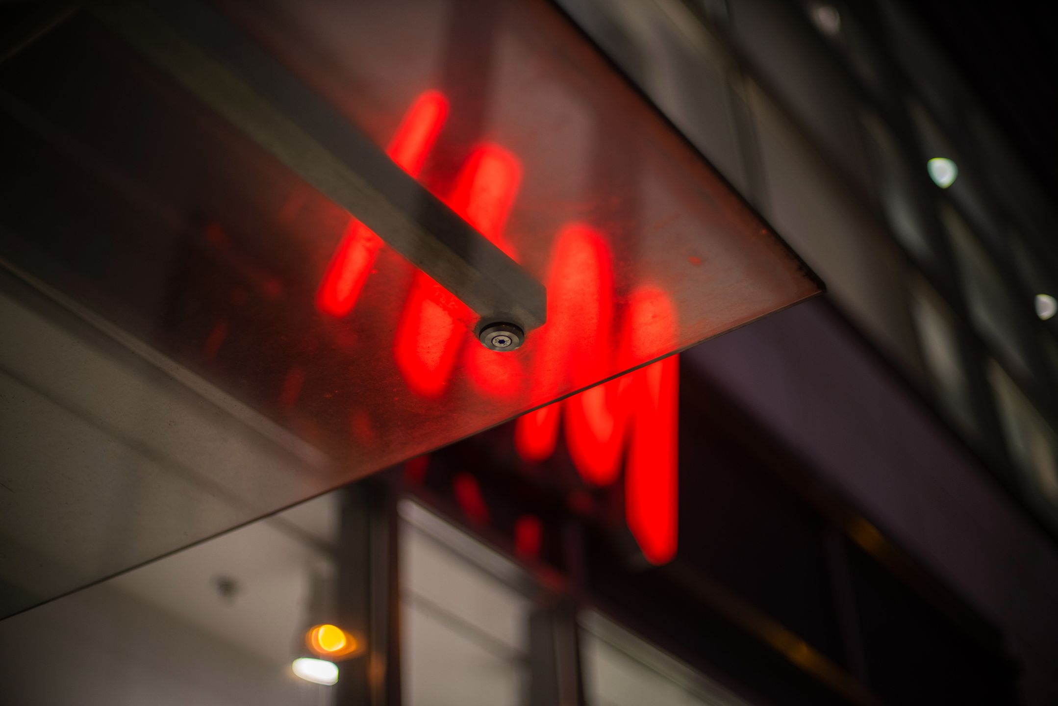 Voigtländer VM 50 mm f/1.1 Nokton - bardzo jasna pięćdziesiątka, która kreuje własną rzeczywistość [test] 52