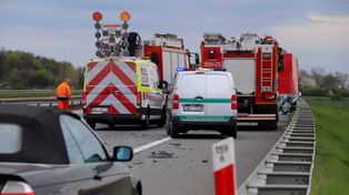 Karambol na A4, zderzenie czterech aut. Trasa w stronę Wrocławia była zablokowana