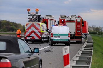 Karambol na A4, zderzenie czterech aut. Trasa w stronę Wrocławia była zablokowana
