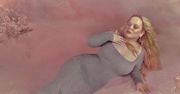 Nicola Coughlan na nowych zdjęciach wprawia w osłupienie. Rzadko się widzi takie modelki