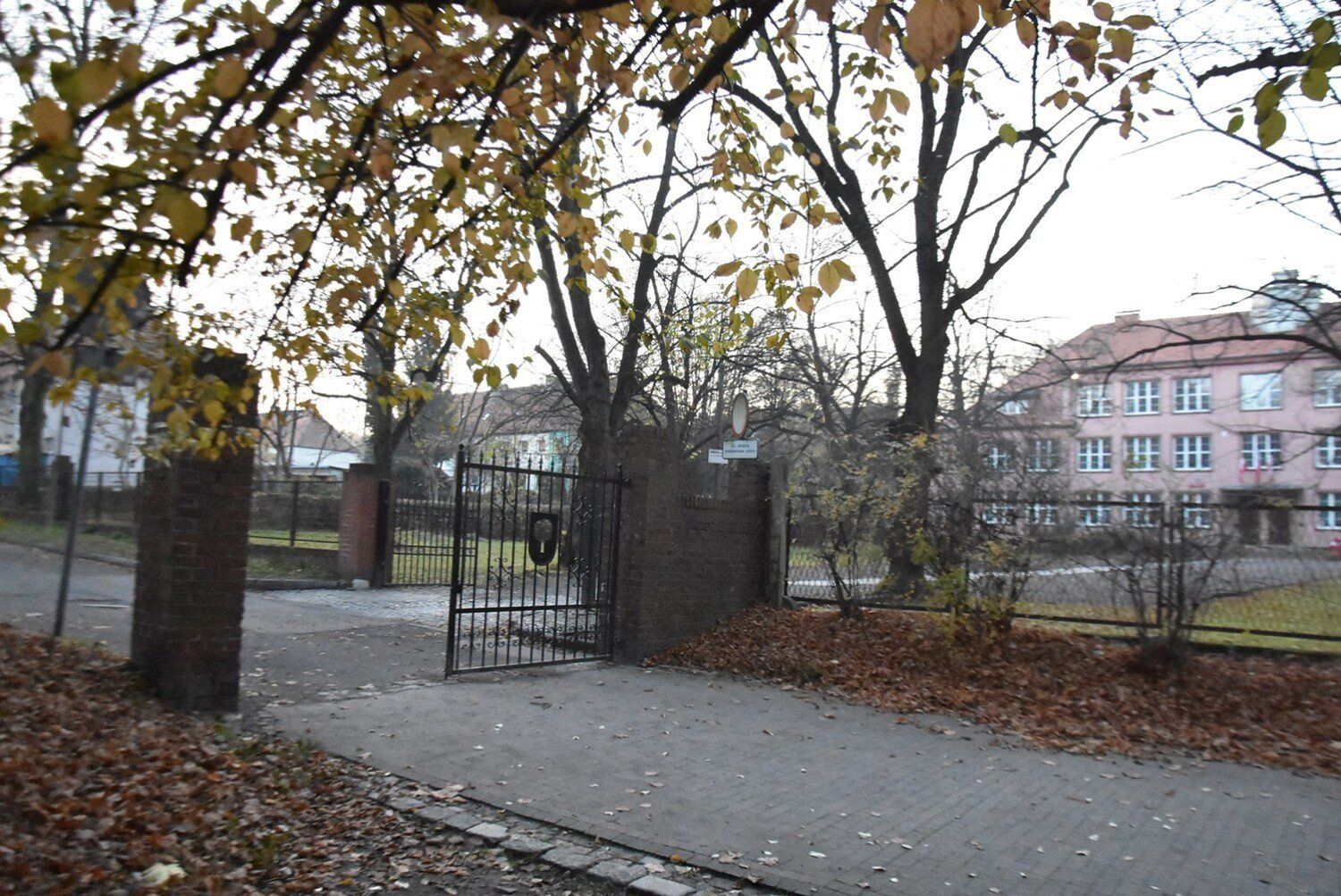 Park w Sobięcinie, najstarszy park w Wałbrzychu w jesiennej odsłonie