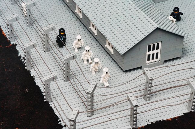 Lego. Obóz koncentracyjny, 1996