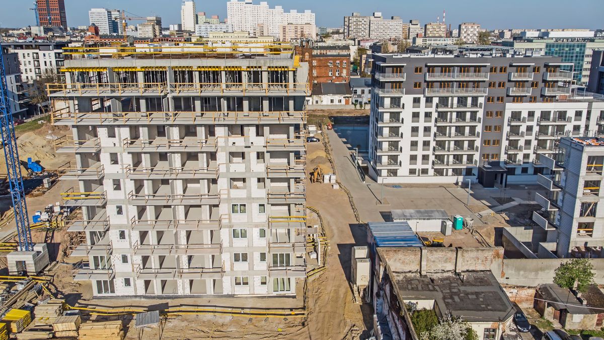 polska, miasto, blok, osiedle, mieszkania, nowe, inwestycja, wynajem, developer, praca, piotrkowska, dworzec fabryczny, dworzec, fabryczny, architektura, ulica, europa, podróż, miejski, centrum, stare miasto, kamienice, domy, ludzie, sklepy, spacer, turysta, manufaktura, droga, lodz, noc, dron, z drona, z góry