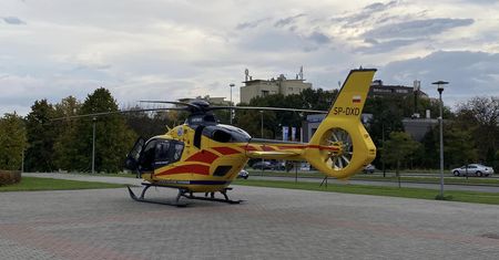 Małe dziecko zakrztusiło się na parkingu. Pilna akcja służb