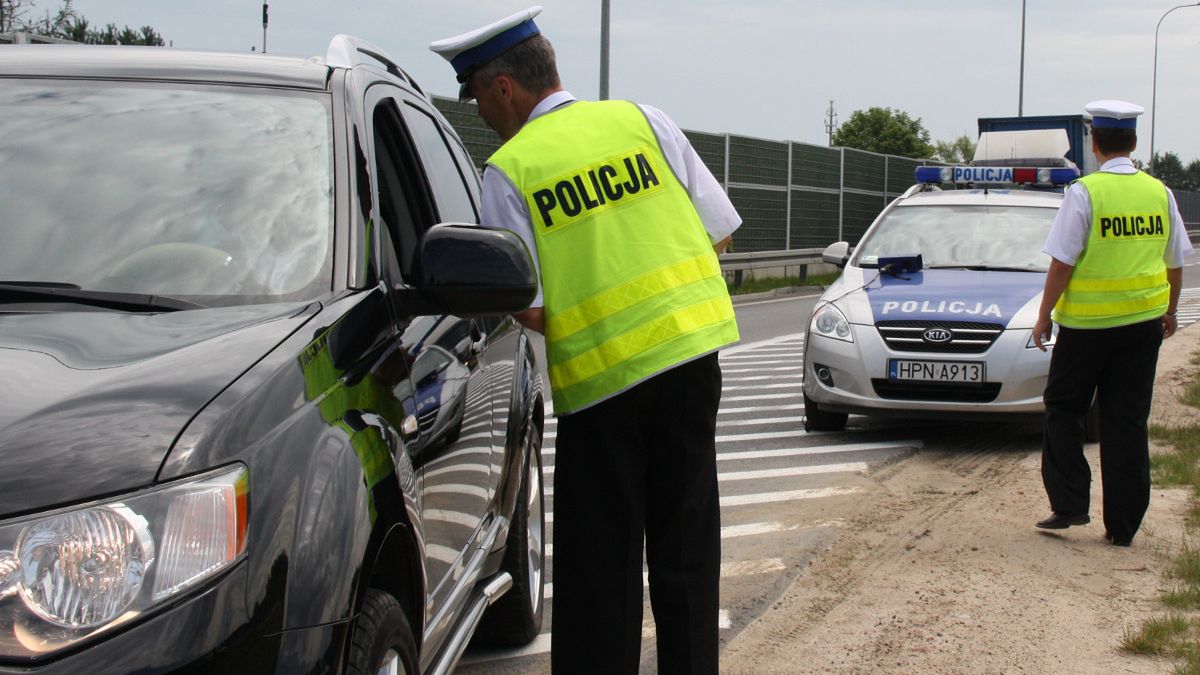 Wielu kierowców jeżdżąc autem wpada w codzienną rutynę, przez którą tracą czujność i łamią przepisy