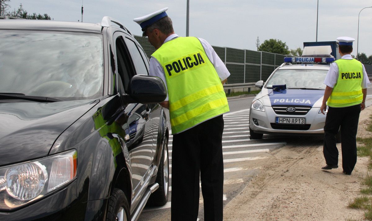 Wielu kierowców jeżdżąc autem wpada w codzienną rutynę, przez którą tracą czujność i łamią przepisy