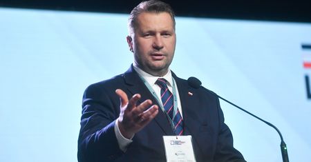Przemysłw Czarnek dumny ze swojego ruchu. "Strzał w dziesiątkę"
