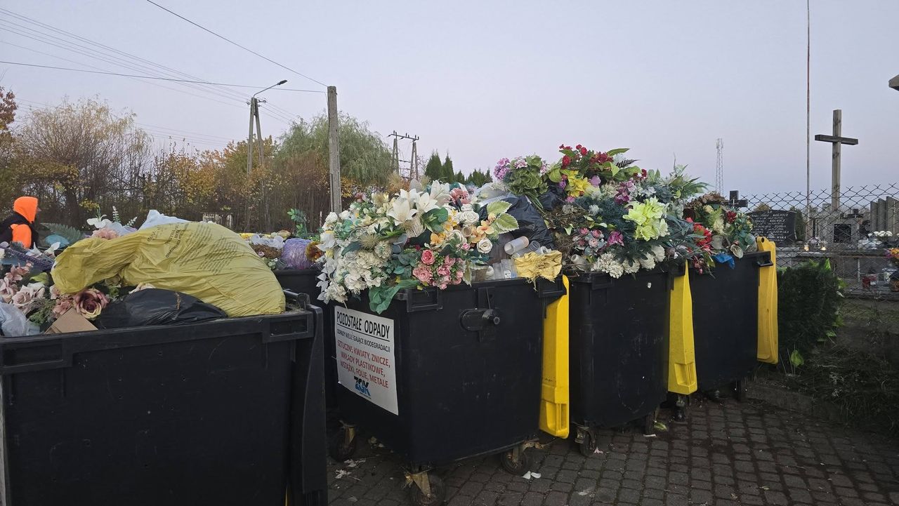 "Zmarli nie potrzebują plastiku". Apel parafii przed dniem Wszystkich Świętych