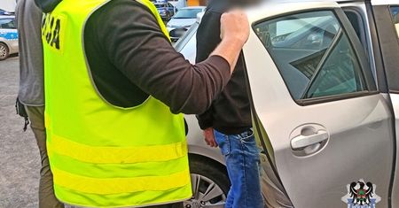 Wałbrzych. Prezentował sfałszowane potwierdzenia przelewów. Biznes 18-latka