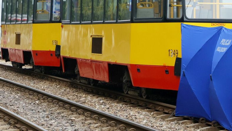 Dziecko zgin??o wysiadaj?c z tramwajuFot. Pawel Wodzynski/East News Warszawa, 12.08.2022. 5-letnie dziecko zginelo wysiadajac z tramwaju linii 18 przy ul. Jagiellonskiej.Pawel Wodzynski