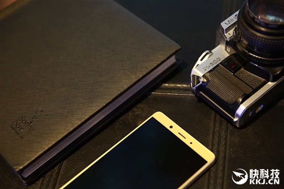 #wSkrócie: zwijany ekran LG na wideo oraz szczegóły na temat kompatybilności Geara S2 z iOS-em 7