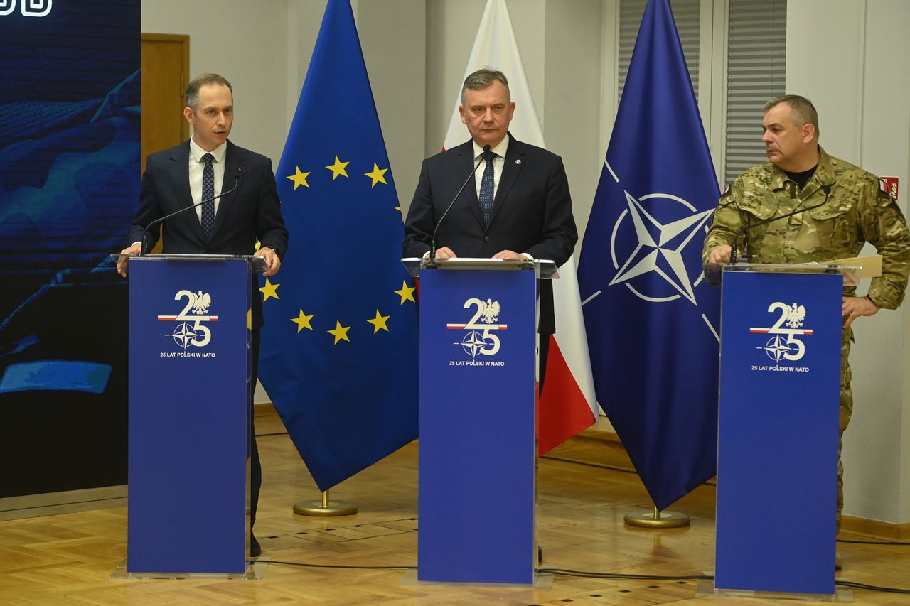 "Konflikt na pełną skalę". Więcej żołnierzy i opancerzone pojazdy