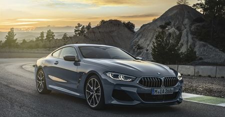 Co za czasy! Aktualizacje w nowym BMW serii 8 zainstalujesz smartfonem