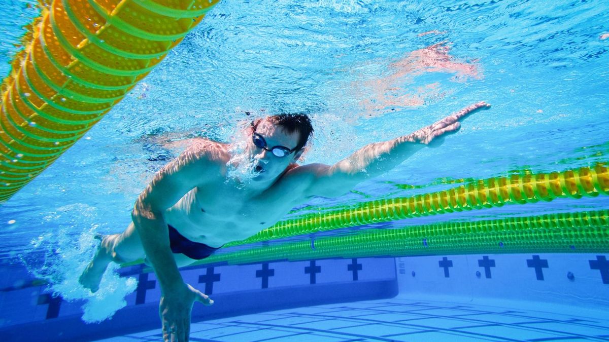 Styl grzbietowy – technika, ćwiczenia