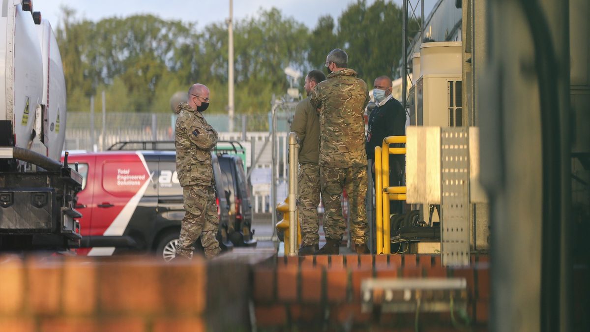 Brytyjscy żołnierze zasiedli za kierownicami cystern. Rusza operacja "Escalin" 