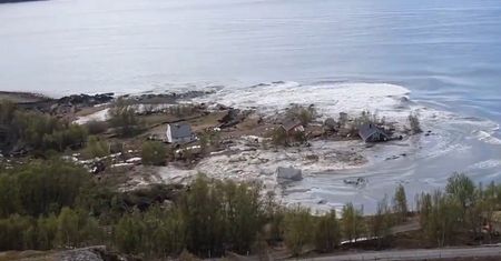 Norwegia. Osunął się ląd, osiem domów zniknęło pod wodą