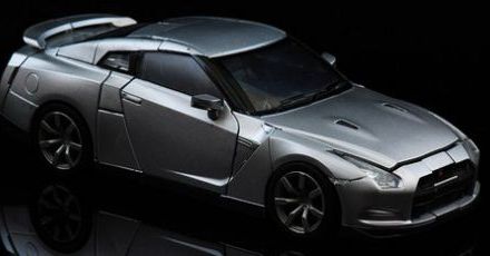 Audi R8 i Nissan GT-R jako Transformery?