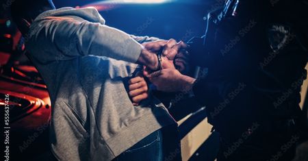 Jelenia Góra: Groził sąsiadom, że ich zabije. Miał przy sobie wiatrówkę i nóż. Jest już w rękach policji