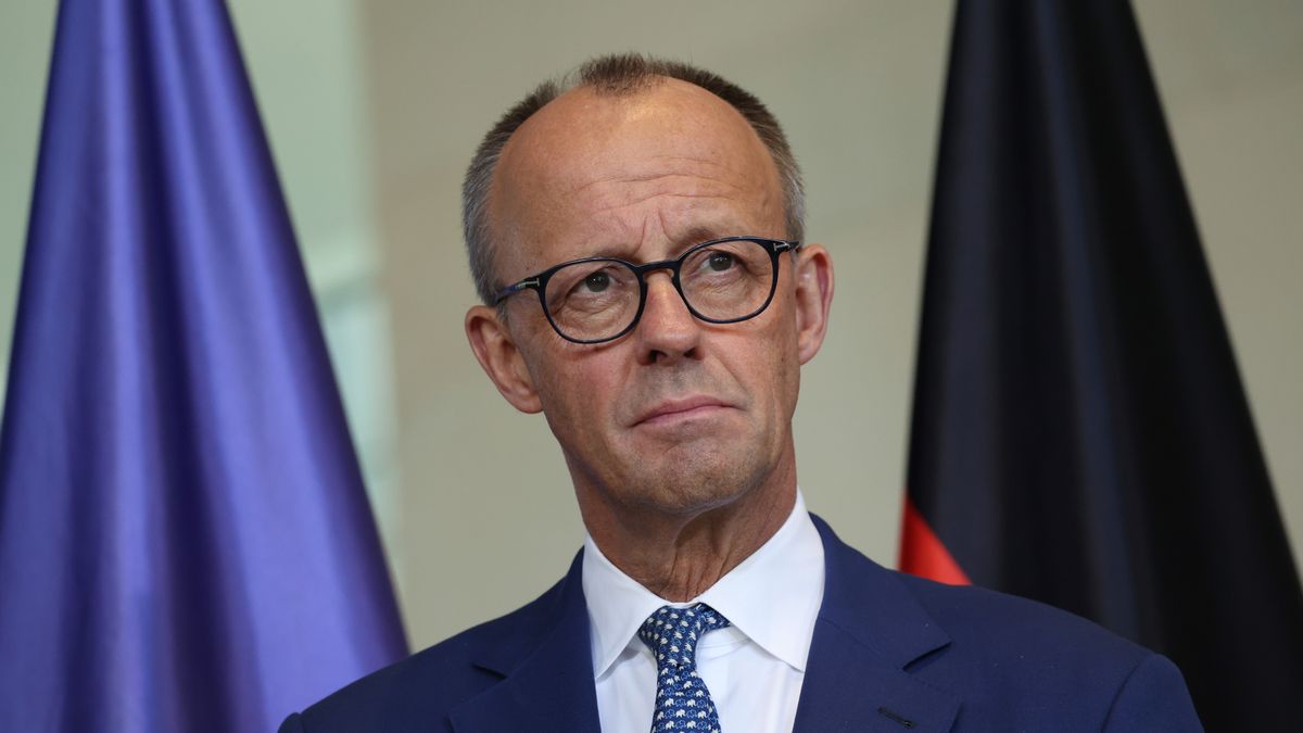 BERLIN, GERMANY - NOVEMBER 06: German Chancellor Friedrich Merz speaks to the media following a "steel summit" at the Chancellery on November 06, 2025 in Berlin, Germany. The government is seeking to help Germany's stagnant steel industry, which has faced high energy costs and declining production. The government also claims it will end steel imports from Russia, which have been possible despite EU sanctions. (Photo by Sean Gallup/Getty Images)