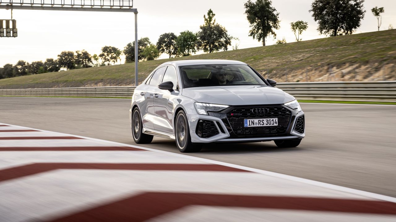 Pierwsza jazda: Audi RS3 Performance Edition – prowadzenie zostaw elektronice