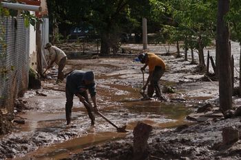 Zalane domy, kościoły i pola. Trwa poszukiwanie zaginionych