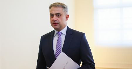 Wicepremier stracił 100 tys. zł. "Wkurzony, oszukany i okradziony"