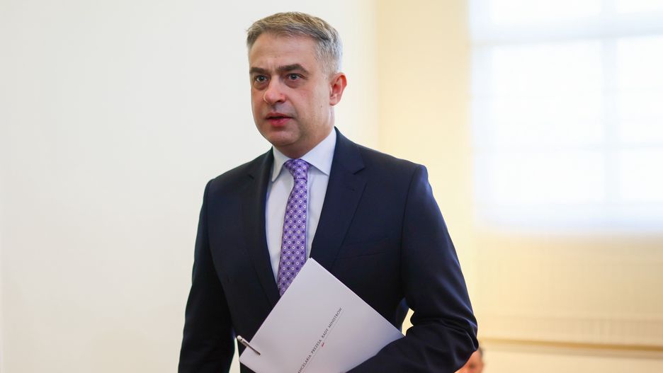 Krzysztof Gawkowski
Warszawa, 19.12.2023. Wicepremier, minister cyfryzacji Krzysztof Gawkowski w drodze na posiedzenie rz�du w siedzibie KPRM w Warszawie, 19 bm. Rz�d ma zaj�� si� projektem bud�etu na 2024 r. (jm) PAP/Leszek Szyma�ski
Leszek Szyma�ski
kprm, polityk polityka, posiedzenie, rada ministr�w, rz�d, oficjalne, pierwsze, nowego rz�du