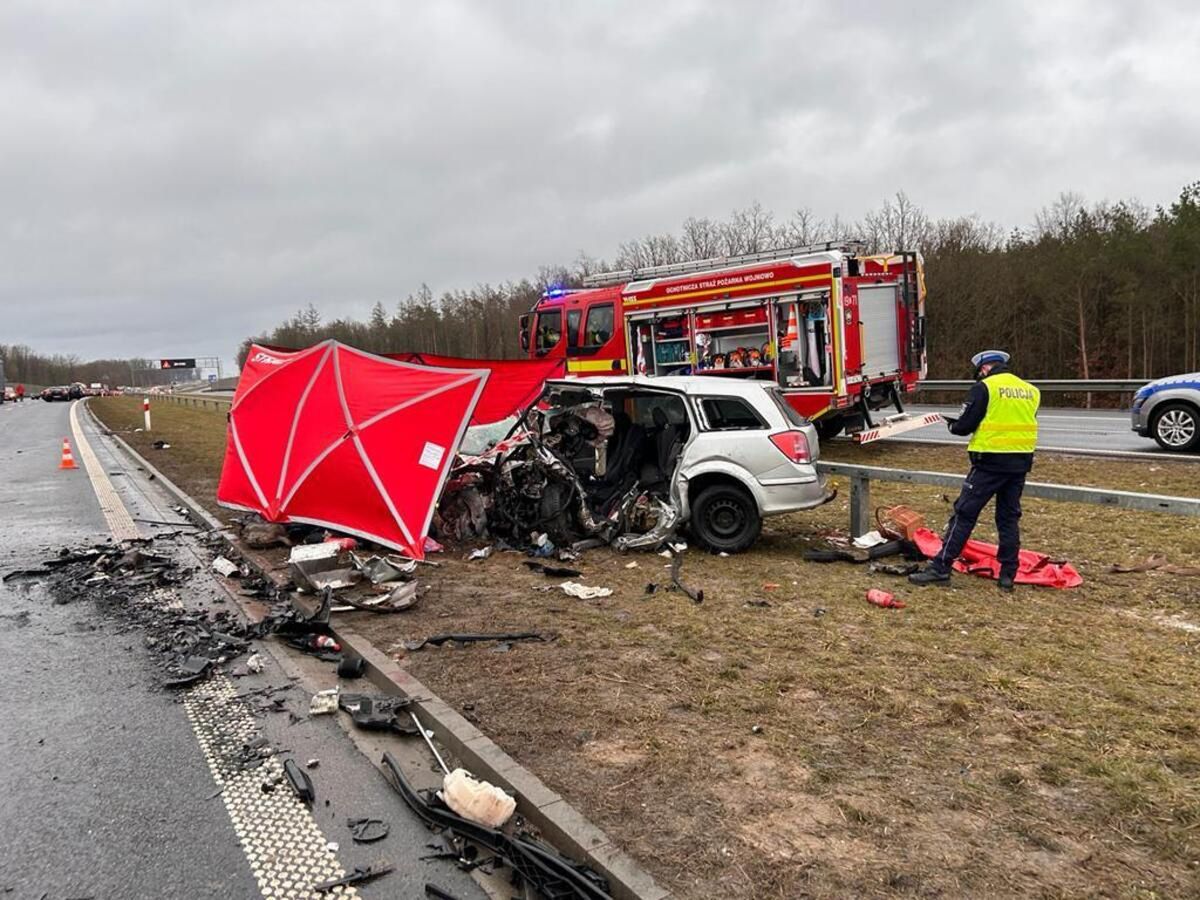 Tragiczny wypadek pod Bydgoszczą. Nie żyją dwaj kierowcy i 4-latka
