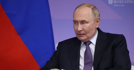 Putin ma urodziny. Media piszą, kto wysłał mu życzenia