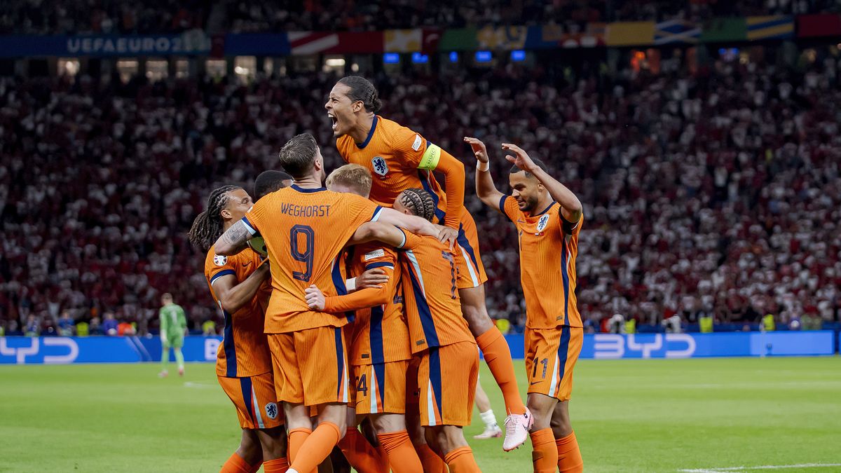 Holland  v Turkey  -EURO
BERLIN, GERMANY - JULY 6: Stefan de Vrij of Holland celebrates 1-1 with Wout Weghorst of Holland, Jerdy Schouten of Holland, Memphis Depay of Holland, Xavi Simons of Holland, Denzel Dumfries of Holland, Cody Gakpo of Holland, Virgil van Dijk of Holland, Nathan Ake of Holland  during the  EURO match between Holland  v Turkey  at the Olympiastadium on July 6, 2024 in Berlin Germany (Photo by Roy Lazet/Soccrates/Getty Images)
Soccrates Images
celebrates