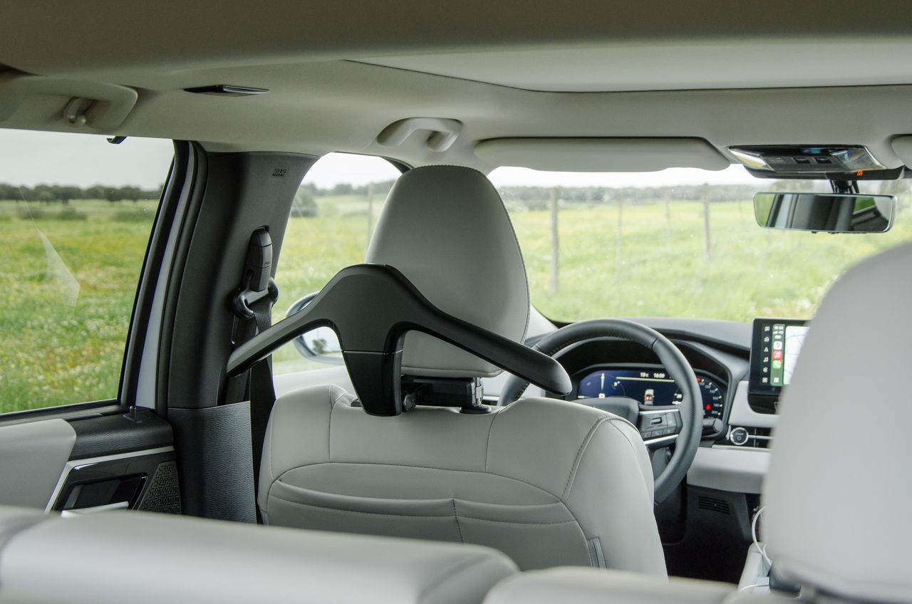 Mitsubishi Outlander PHEV (2025)
