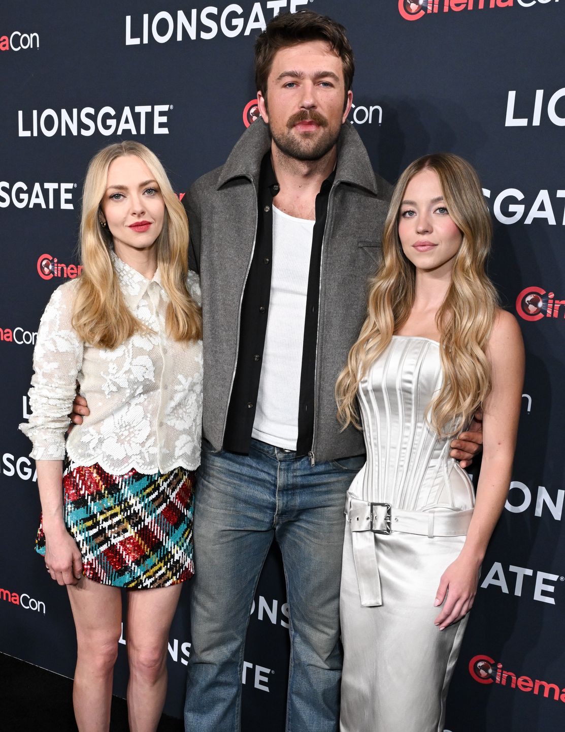 Sydney Sweeney, Amanda Seyfried i Brandon Sklenar