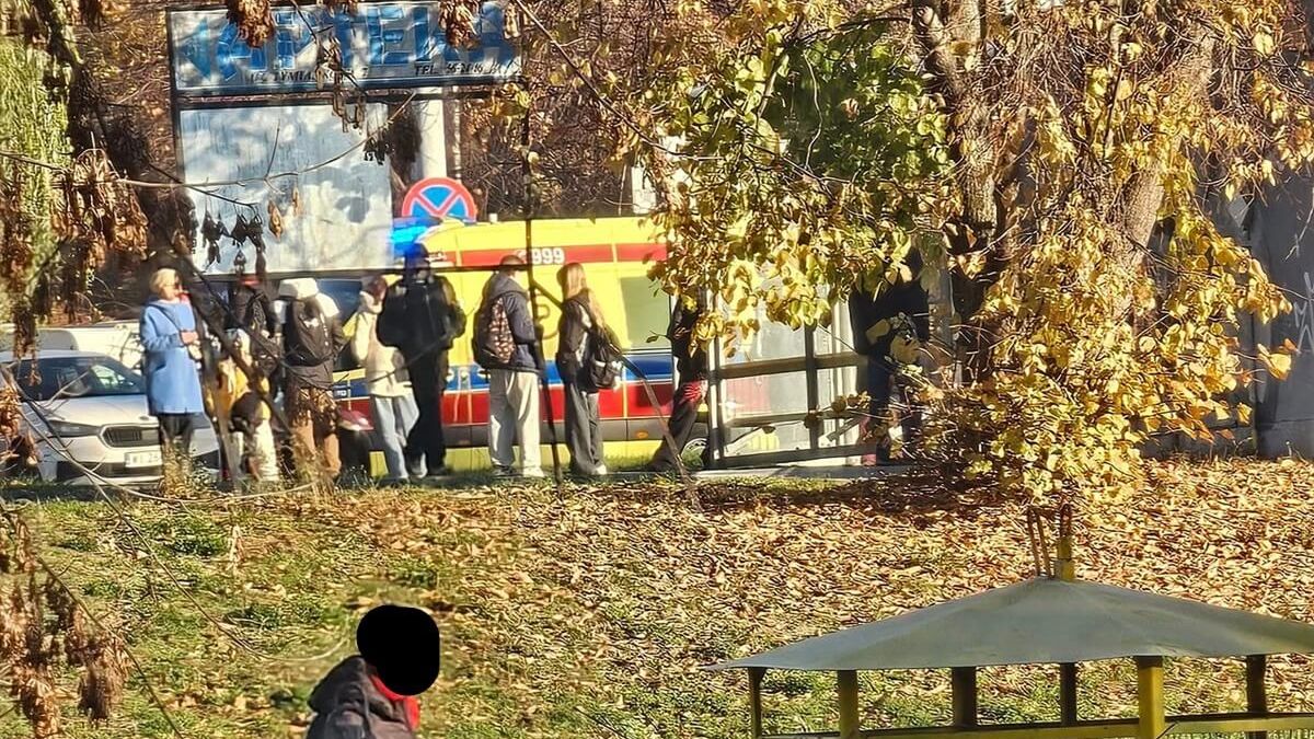 Mężczyzna na wózku potrącony na pasach na al. Armii Krajowej