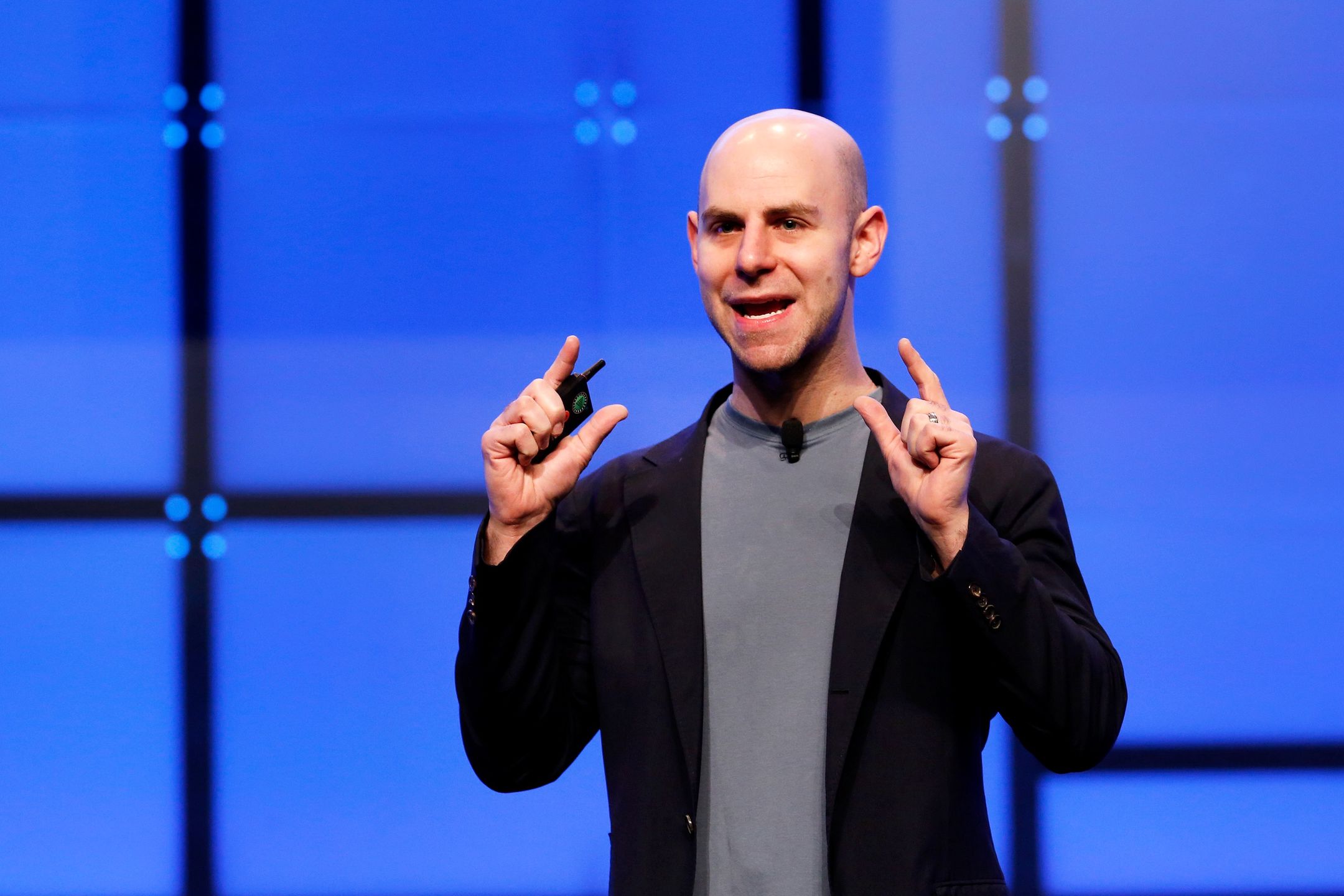 Adam Grant uważa, że kochanie tego, co się robi, może być zgubne