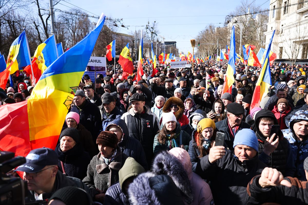 Uczestnicy demonstracji w Kiszyniowie, zorganizowanej przez prorosyjską partię Sor w sprzeciwie wobec proeuropejskich działań mołdawskiego rządu 
