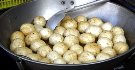 Rewolucja na piątkowy obiad. Zapomnij o panierce, te rybne kulki to kulinarny strzał w dziesiątkę